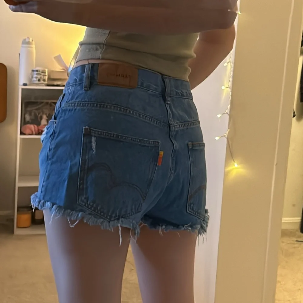 Mid Rise Farm Rio Shorts - Picture 6 of 7